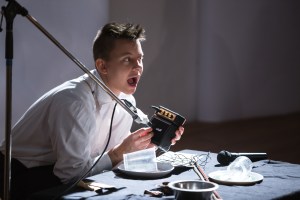 Schnürchen_04_Neo Hülcker_Foto David Beecroft